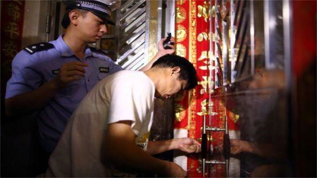 麻山镇请开锁师傅开了锁后，师傅为什么一般都不进门，就算主人请也不进去？